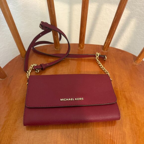 Michael Kors Jet Set Burgundy Leather Crossbody Wallet - Picture 1 of 2